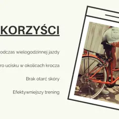 Kobieta na rowerze, widok od tyłu, nogi w krótkich spodenkach i sneakersach.