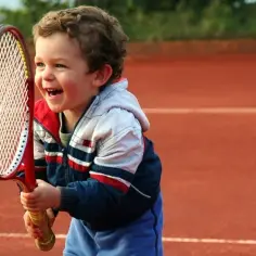 Tenis dla dzieci od jakiego wieku? Sprawdź, kiedy zacząć!