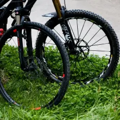 Ile barów w oponach rowerowych? Odkryj optymalne ciśnienie dla siebie