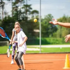 Tenis jak zacząć: 10 kluczowych kroków dla początkujących