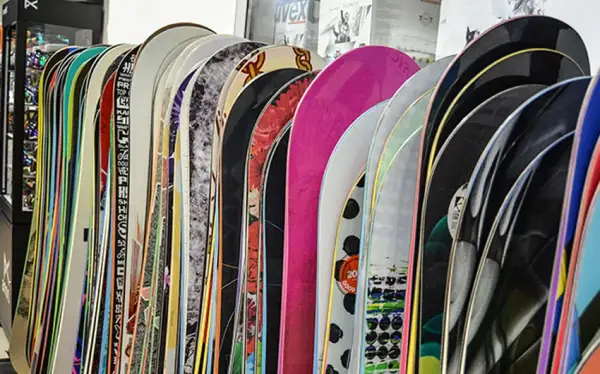 Jak dobrać długość snowboardu, aby uniknąć błędów i cieszyć się jazdą