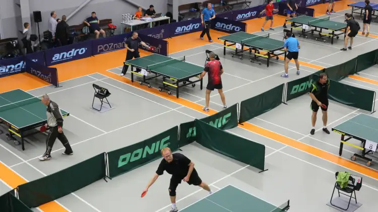 Gdzie grać w tenis stołowy w Poznaniu? Najlepsze miejsca i ceny
